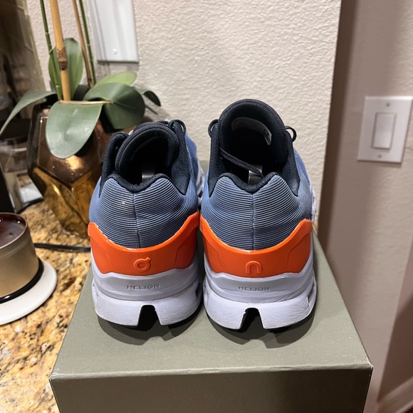 On Cloud CloudStratus size 10 - Picture 3 of 7